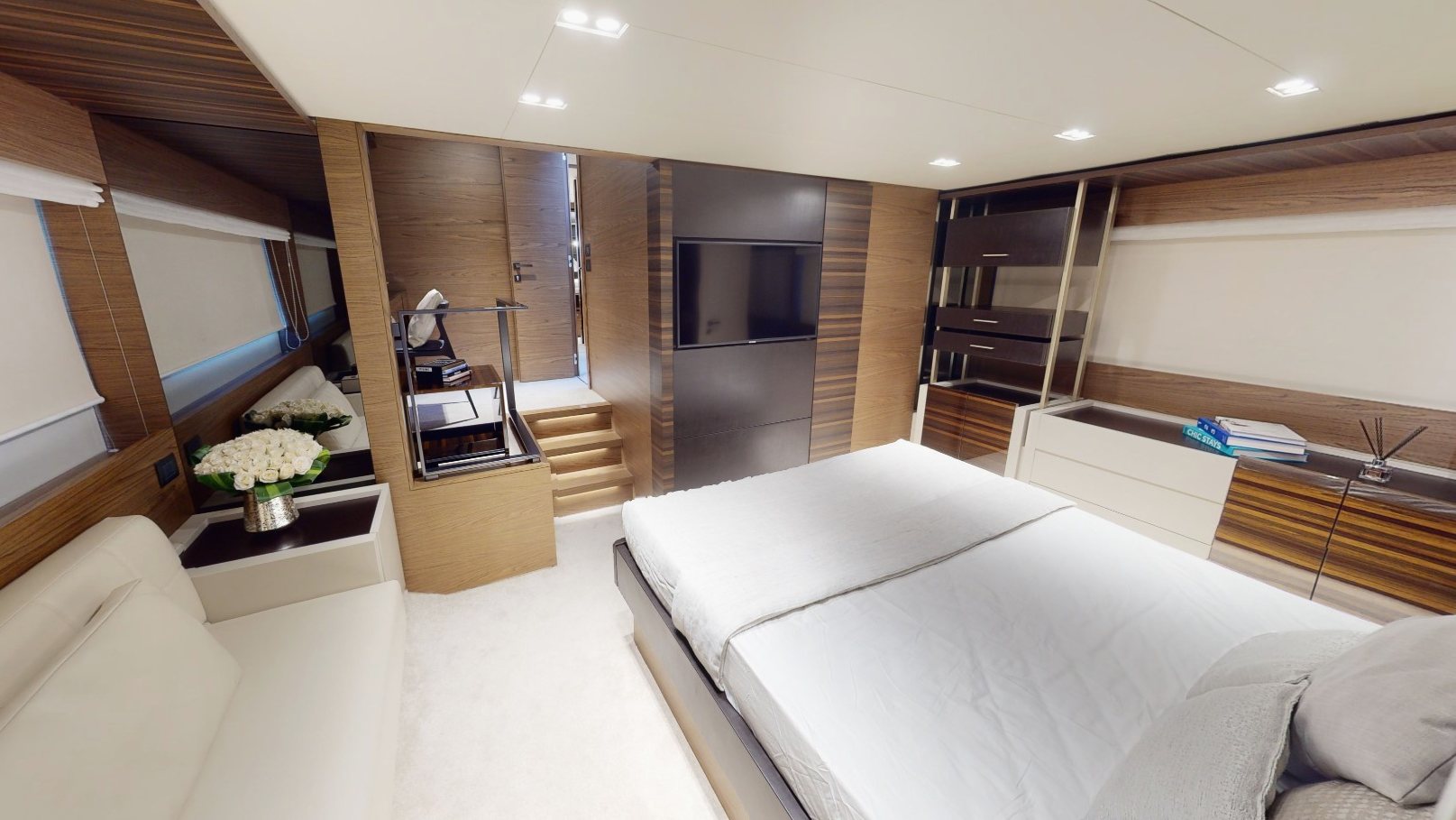 View 8: Ferretti 67 ft