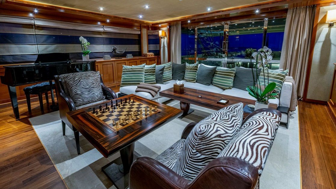 View 6: M/Y Behike
