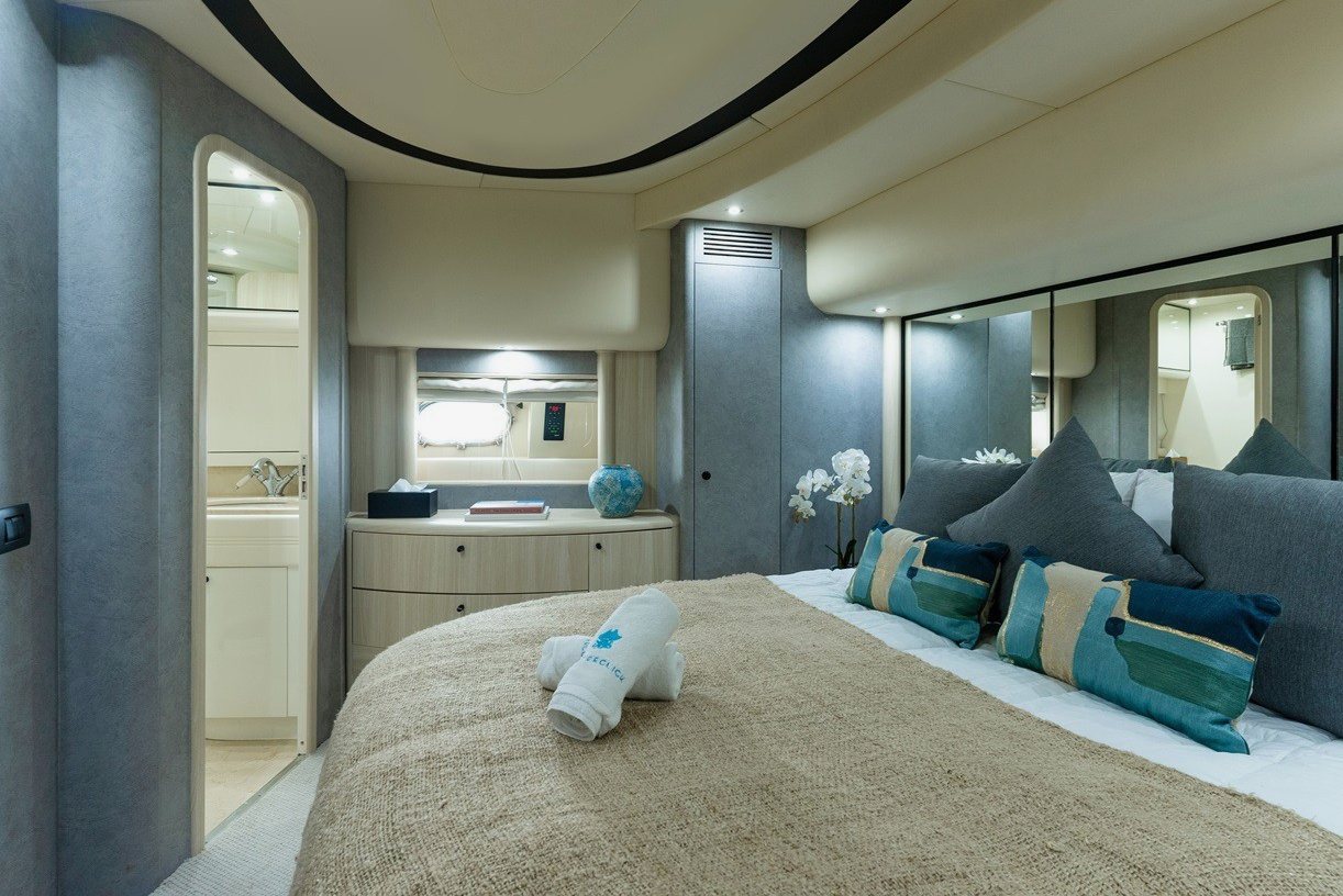 View 15: Azimut Anna