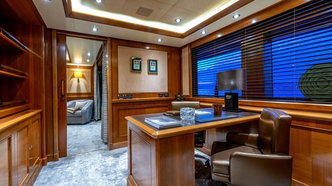 View 2: M/Y Behike