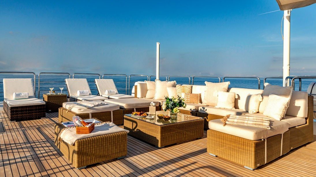 View 8: M/Y Behike