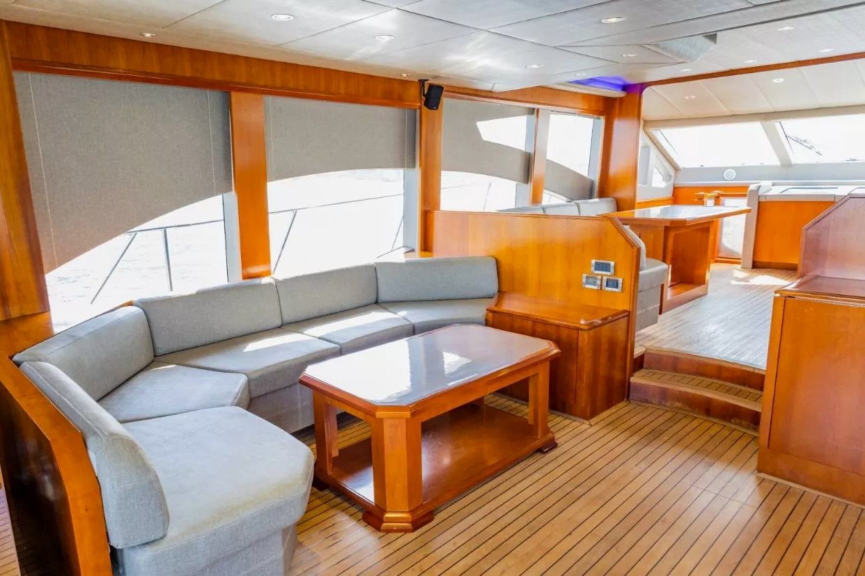 View 2: Azimut Lana