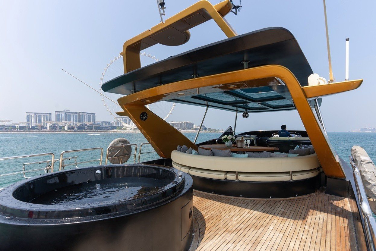 View 7: Azimut Anna
