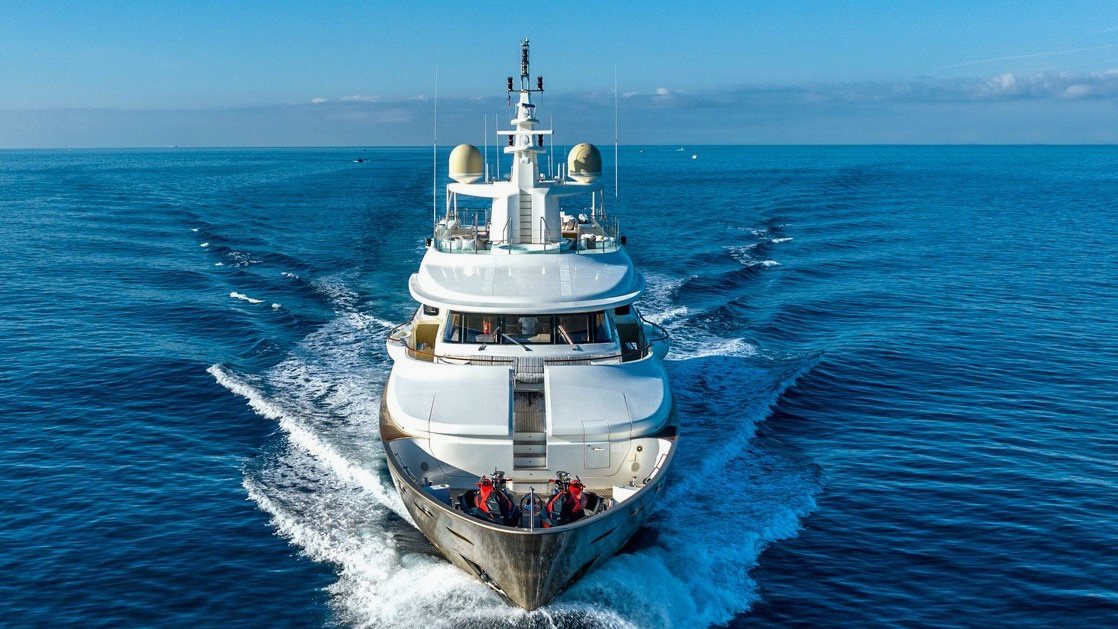View 14: M/Y Behike