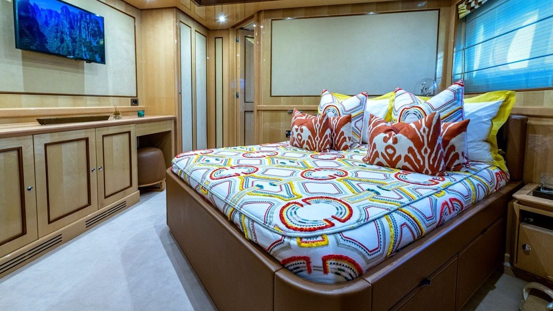 View 12: M/Y Behike