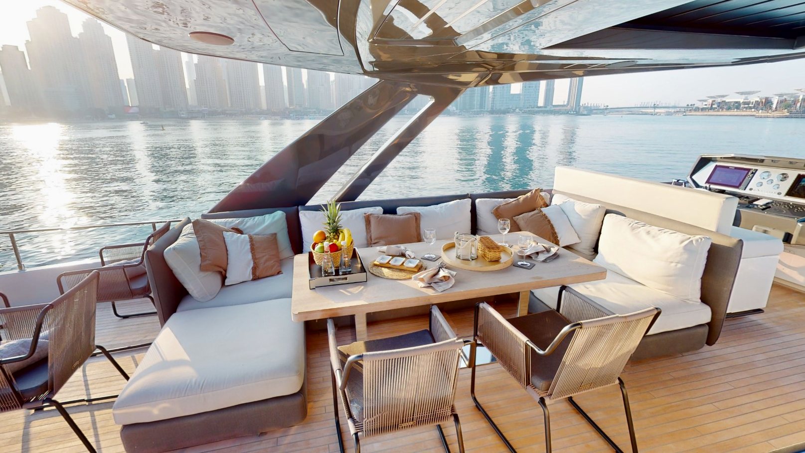 View 12: Ferretti 78 ft