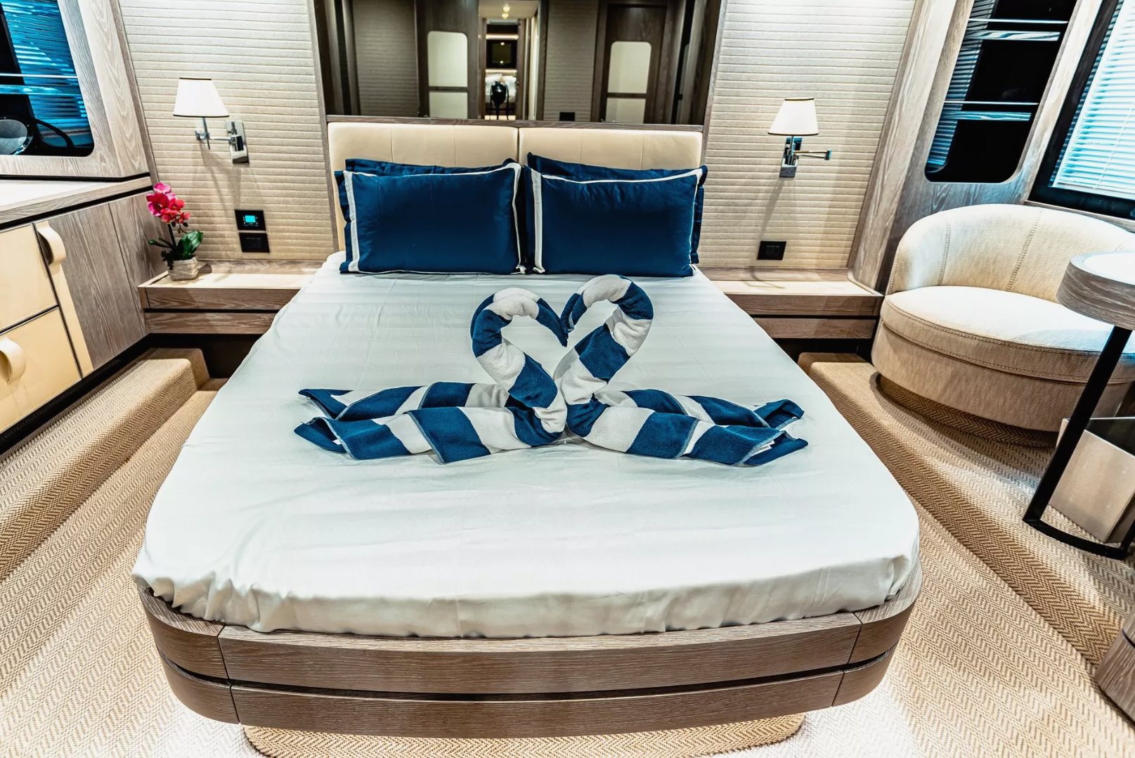 View 11: Azimut Magellano 66 ft