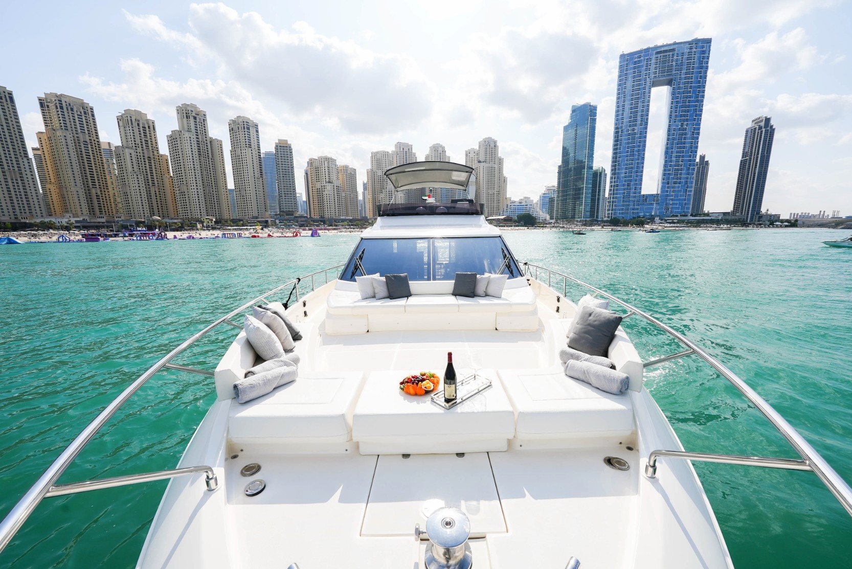 View 4: Ferretti 67 ft