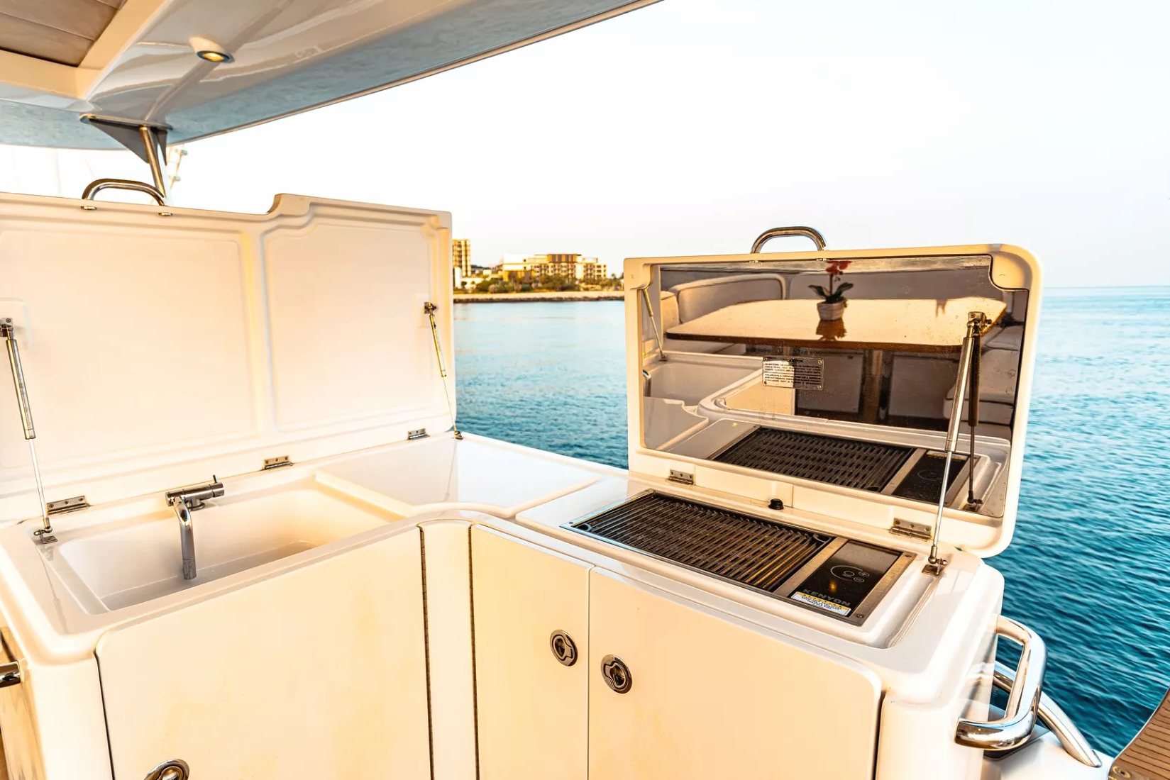 View 10: Azimut Magellano 66 ft