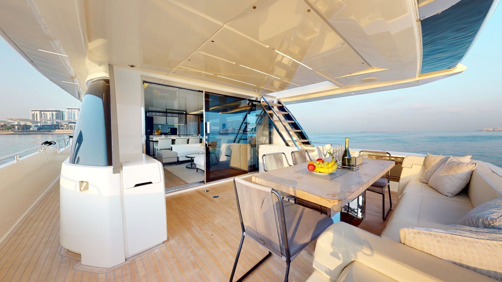 View 14: Ferretti 78 ft