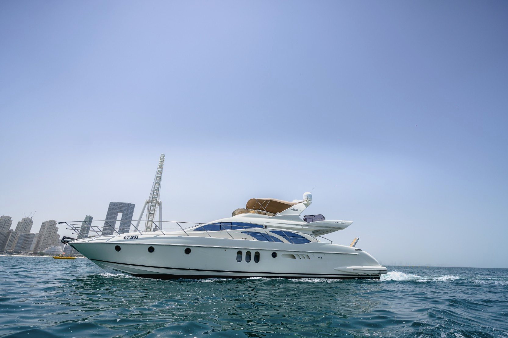 View 6: Azimut Lucky Star