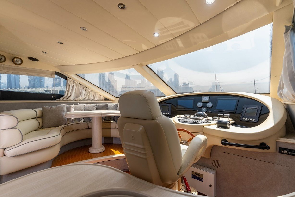 View 16: Azimut Anna