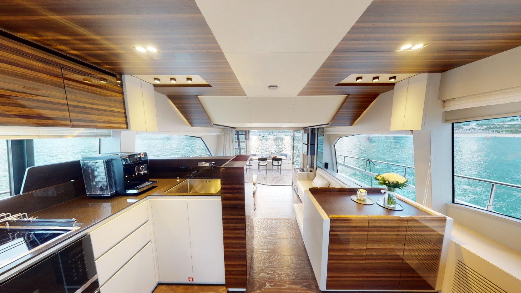 View 6: Ferretti 67 ft
