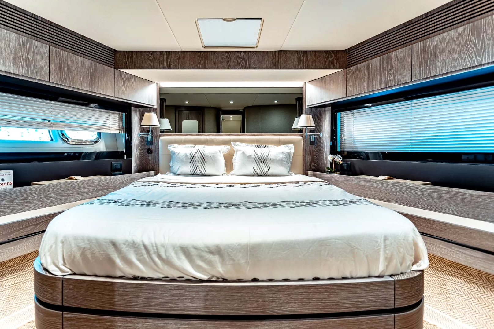 View 5: Azimut Magellano 66 ft