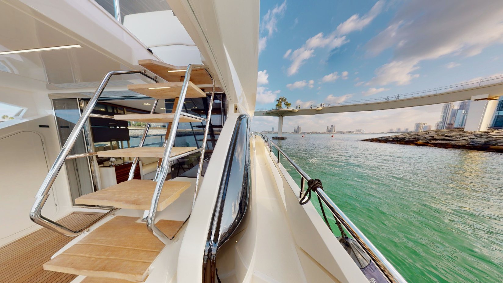 View 14: Ferretti 67 ft