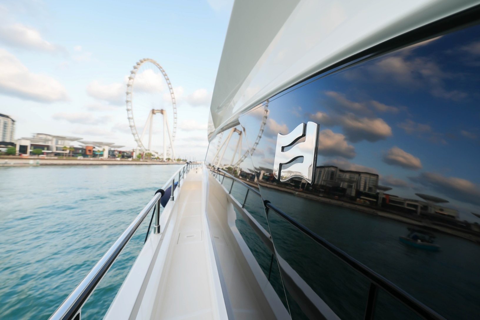 View 16: Ferretti 67 ft