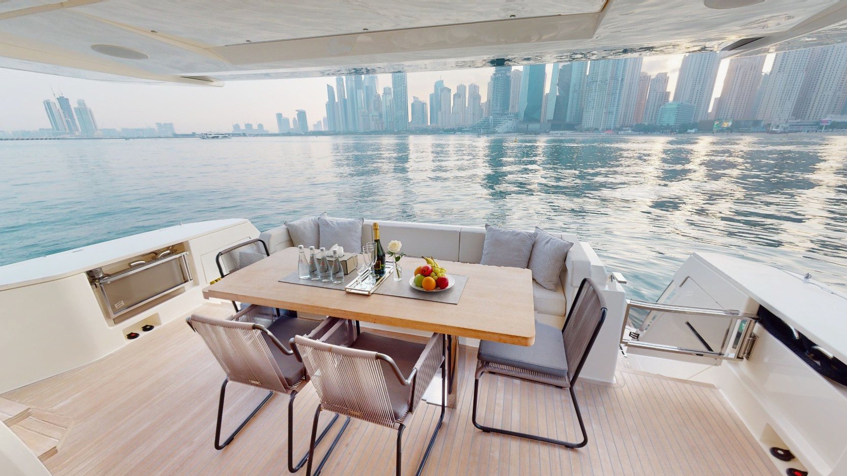 View 15: Ferretti 78 ft