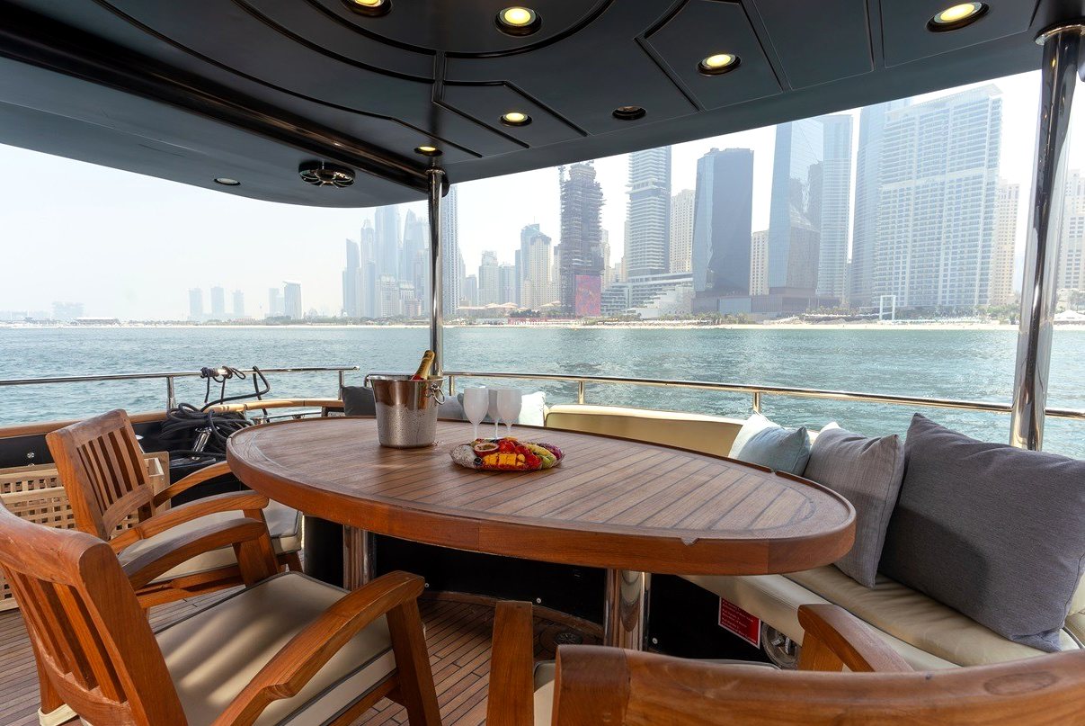 View 6: Azimut Anna