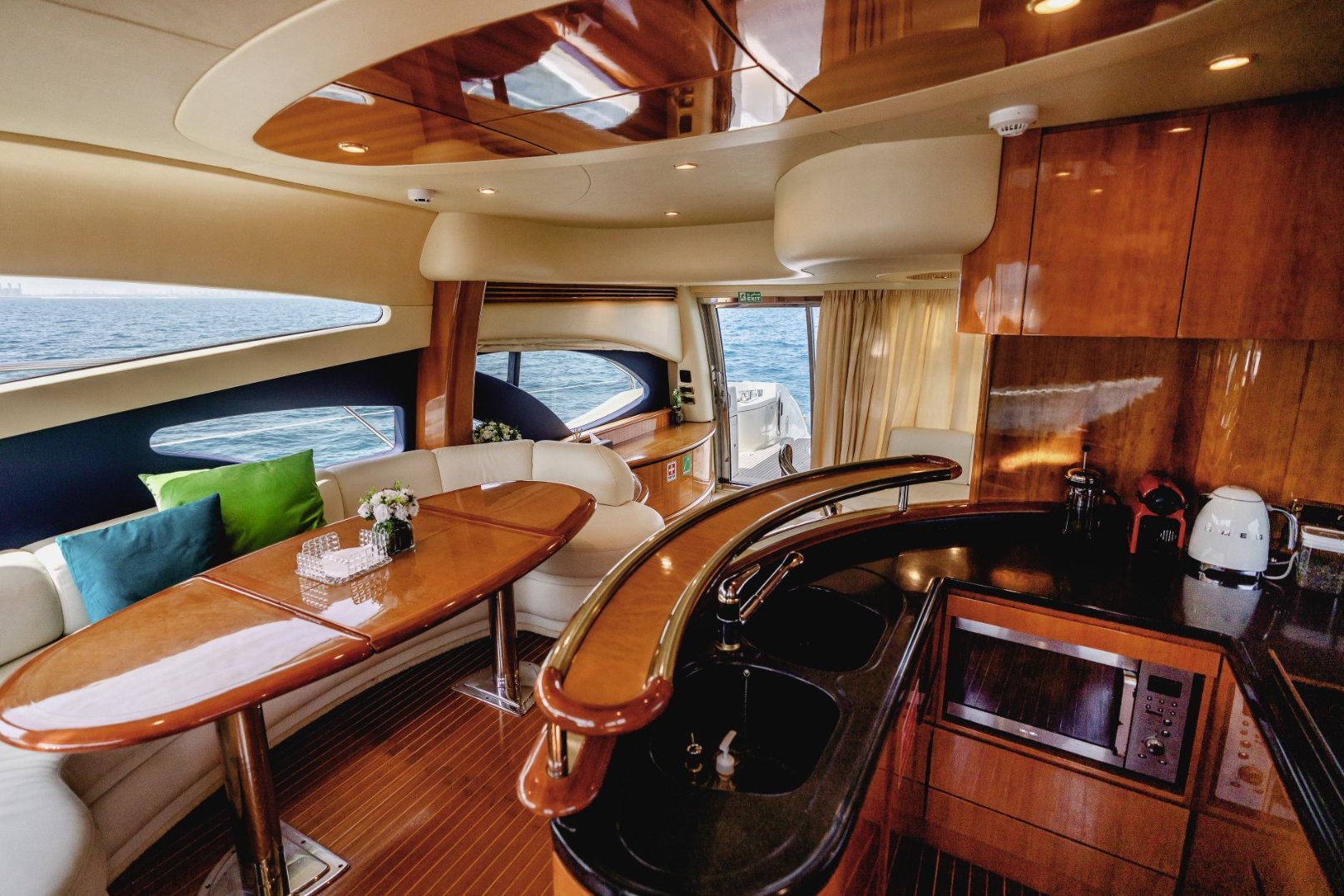 View 3: Azimut Lucky Star
