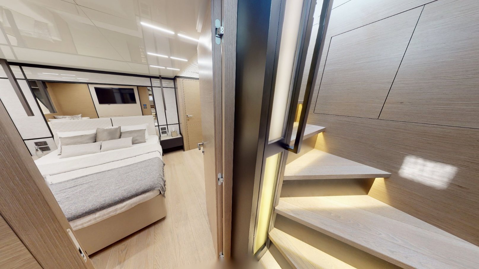 View 4: Ferretti 78 ft