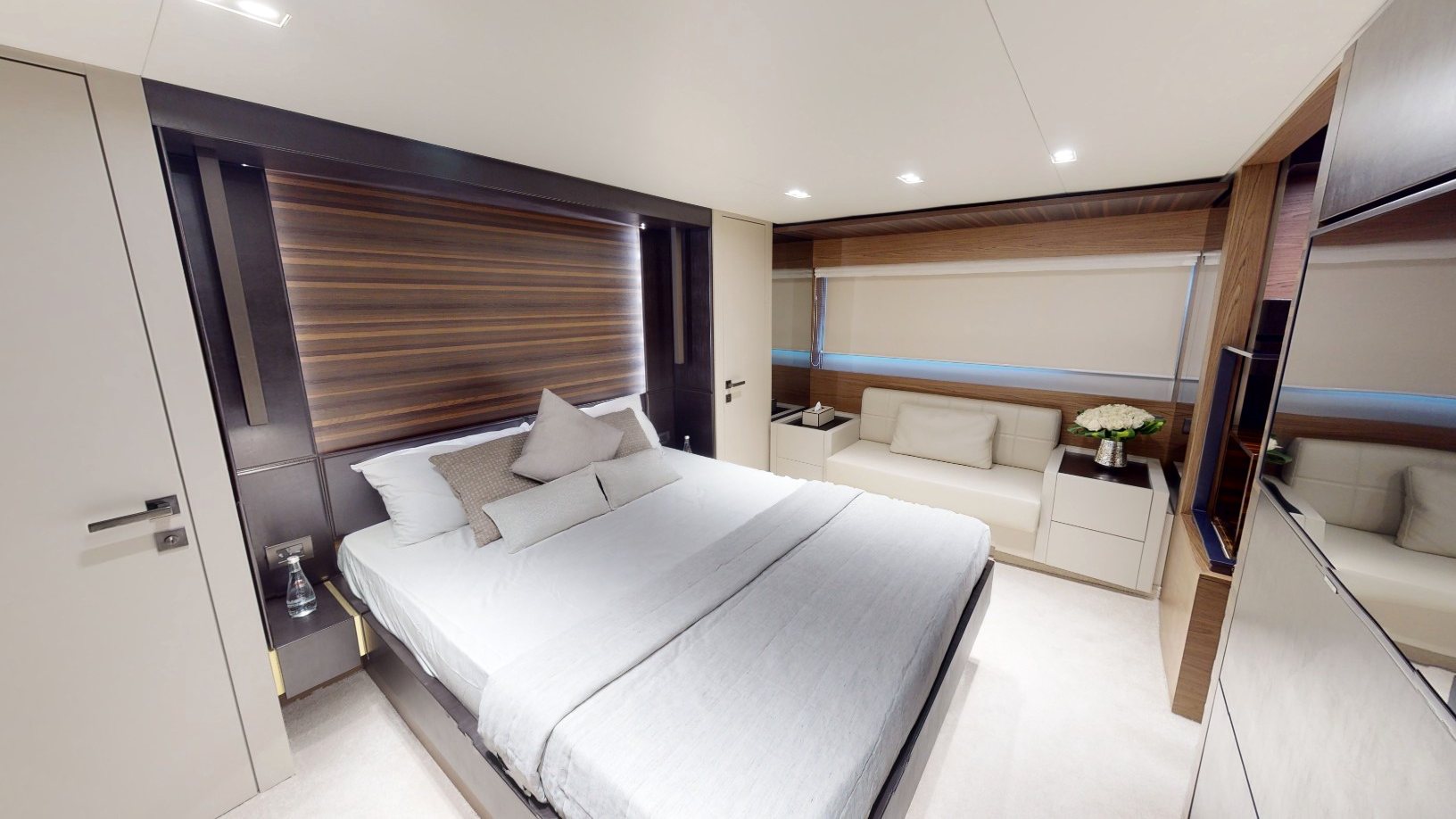 View 11: Ferretti 67 ft