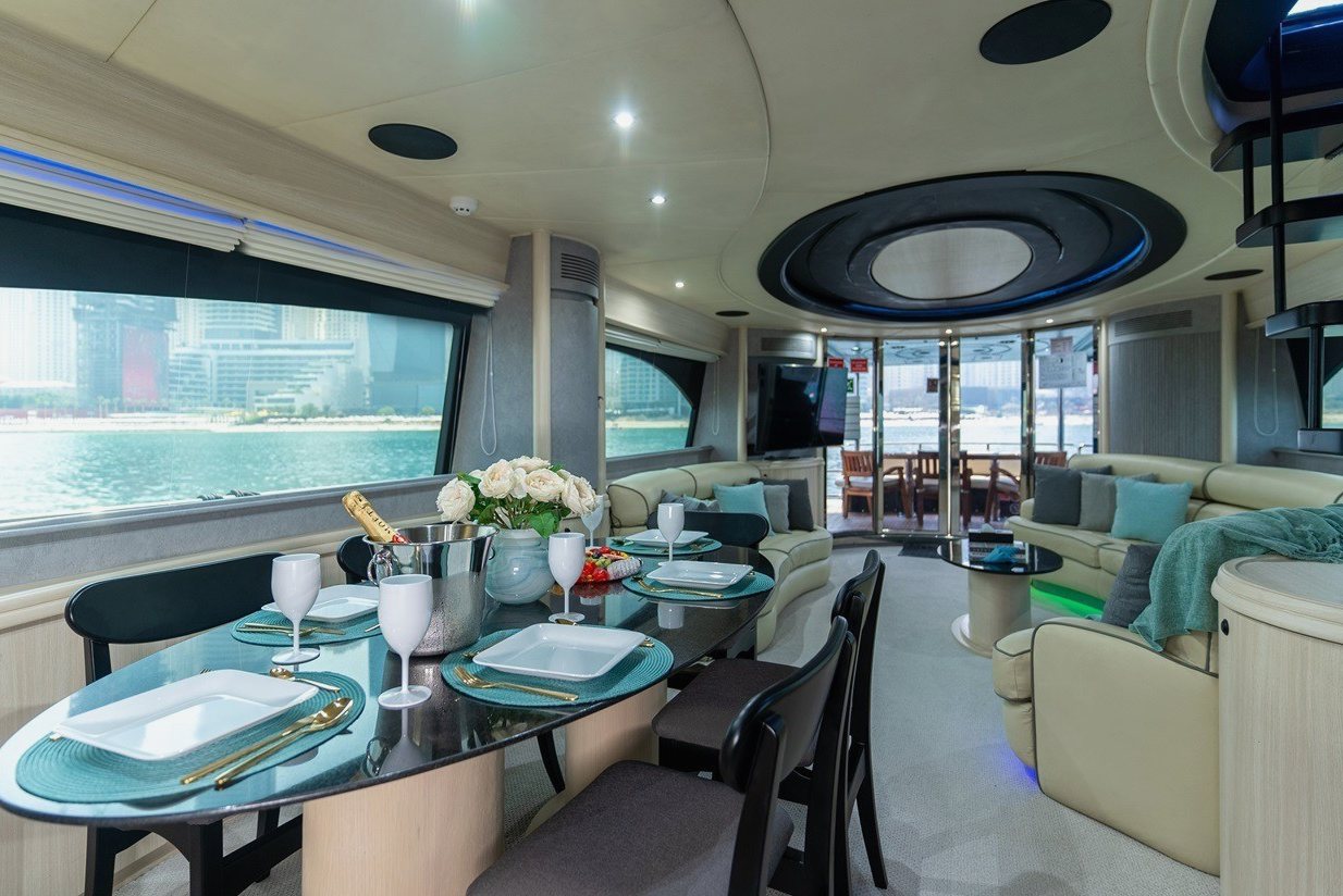View 11: Azimut Anna