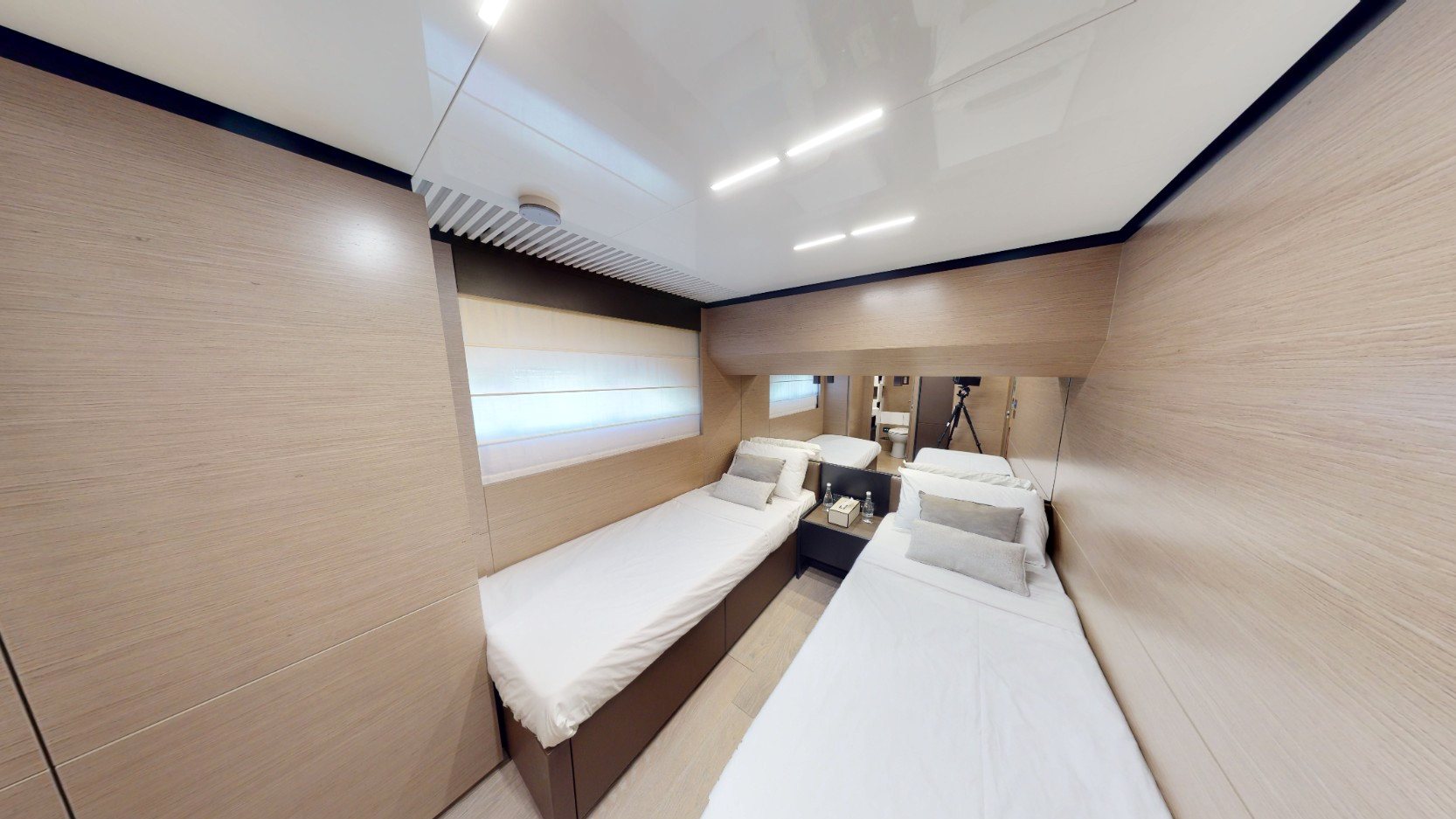 View 6: Ferretti 78 ft