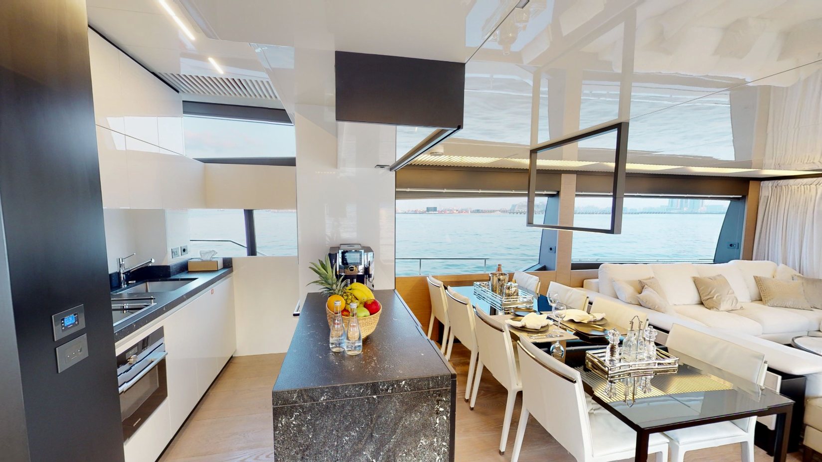 View 2: Ferretti 78 ft