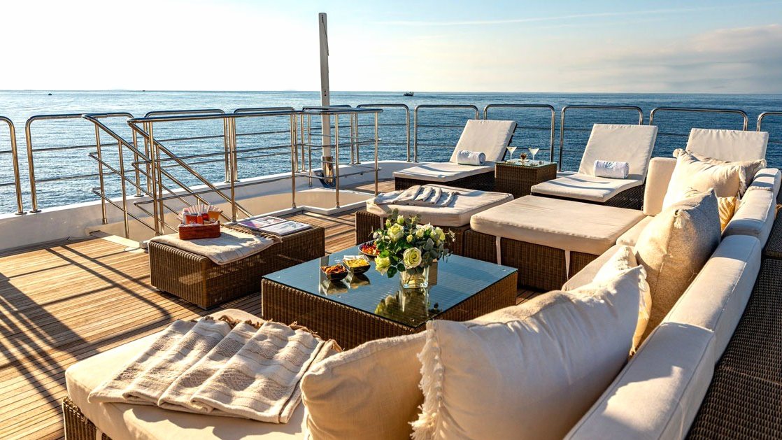 View 13: M/Y Behike