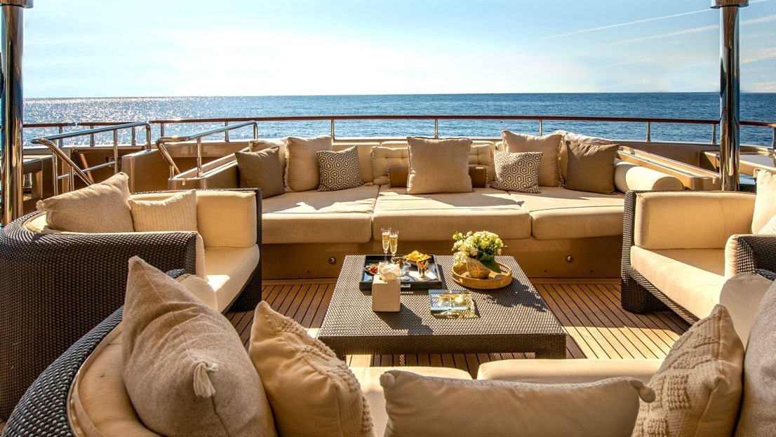 View 5: M/Y Behike